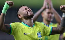 Lesão de Neymar completa um mês e retorno segue sem previsão definitiva