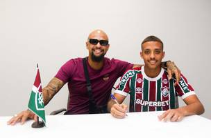 Davi Melo ao lado do pai, Felipe Melo (Foto: Marina Garcia/FFC)