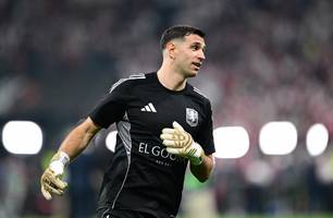 Juventus muda alvo no mercado e mira Dibu Martínez após recusa de Alisson