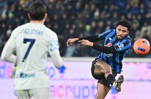 Ederson em acao pela Atalanta (Foto: Isabella Bonotto / AFP)