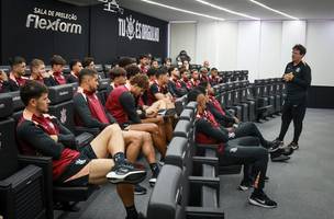 Elenco do Corinthians em reuniao com Fernando Diniz no CT Joaquim Grava. (Foto: Rodrigo Gazzanel / Corinthians)