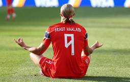 Haaland homenageia mãe em estreia na Copa do Mundo