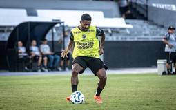 Vitória acerta empréstimo do lateral Fabiano Souza