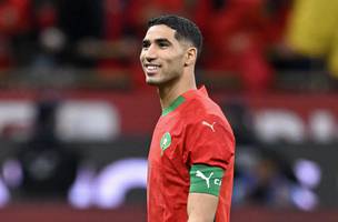 Hakimi e o capitao e principal nome da selecao marroquina (Foto: Paul Ellis / AFP)