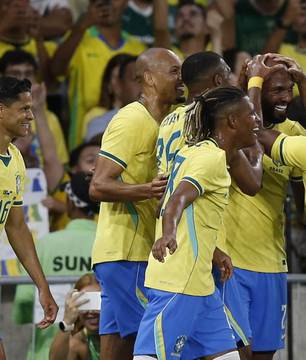 Neymar rouba a cena no Maracanã, apesar da vitória da Seleção