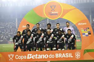 Jogadores do Vasco contra o Paysandu. (Foto: Andre Durao)