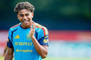 "Lamine Yamal e melhor que Messi nessa idade", diz Michel Bastos (Foto: Reproducao / X Twitter / @forca_fcb)