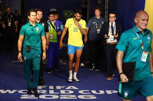 Lucas Paqueta deixa o jogo com dores na coxa esquerda em Brasil x Japao (Foto: Phil Noble/Reuters)