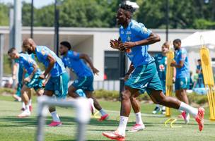 Luiz Henrique em treino da selecao brasileira (Foto: Nelson Terme / CBF)