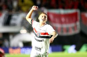Maik comemora o segundo gol do Sao Paulo contra o Inter. (Foto: Mauricio De Souza/AGIF)