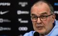 Marcelo Bielsa, tecnico da selecao uruguaia (Foto: Dante Fernandez / AFP