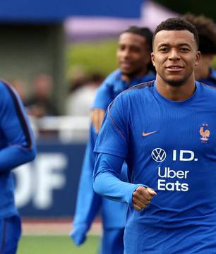 Mbappé elogia Dembélé e destaca sua importância para a Seleção Francesa