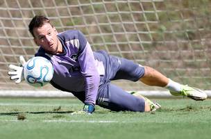 Neto em acao durante treino do Botafogo, no CT Lonier (Foto: Vitor Silva / Botafogo)