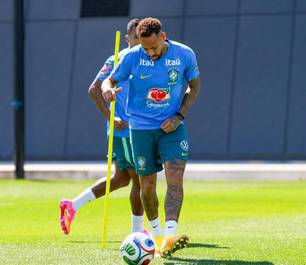 Neymar treina com seleção enquanto titulares descansam