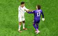 Ochoa recebe a faixa de capitao em Republica Tcheca x Mexico. (Foto: Henry Romero / Reuters