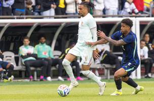 Olise em campo em jogo da selecao francesa (Foto: William Volcov/Parceiro/Agencia O Dia)