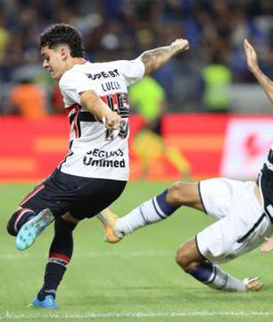 Remo marca no fim, vence o São Paulo e faz a festa em Belém
