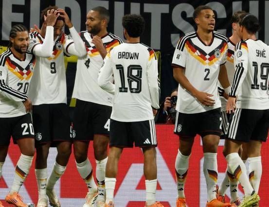 Adidas enfrenta falta de letras em camisas da Alemanha