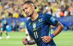 Raphinha sofre problema na coxa e acende alerta na Seleção
