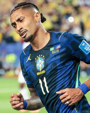 Raphinha sofre problema na coxa e acende alerta na Seleção