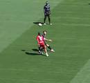 Ronaldinho encanta com lance em jogo beneficente