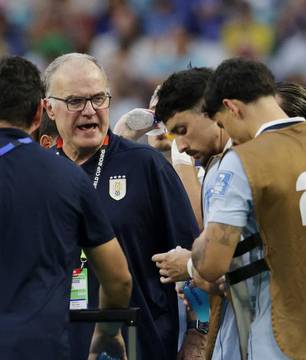Valverde e líderes do Uruguai cobram mudanças de Bielsa na Copa