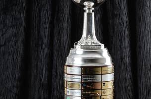 Trofeu da Libertadores (Foto: Divulgacao/X @LibertadoresBR)