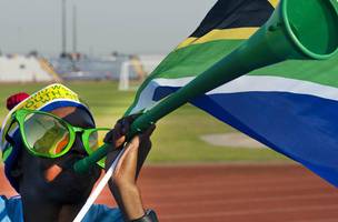 Vuvuzela fez sucesso na Copa do Mundo de 2010, na Africa do Sul (Foto: Antonio Scorza / AFP)