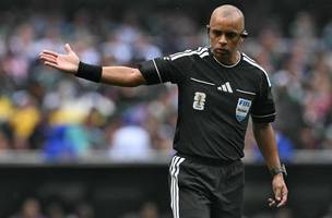Wilton Sampaio foi o primeiro a utilizar o dispositivo na competicao (Foto: AFP)