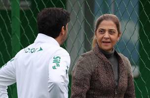 Abel Ferreira e Leila Pereira conversam em treino do Palmeiras. (Foto: Cesar Greco)