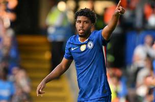 Andrey Santos em jogo pelo Chelsea (Foto: Glyn Kirk / AFP)