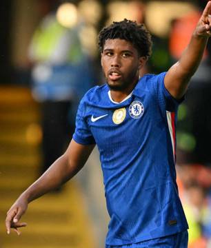 Andrey Santos pode deixar Chelsea rumo ao Manchester