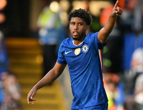 Andrey Santos pode deixar Chelsea rumo ao Manchester