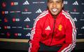 Andrey Santos troca o Chelsea pelo Manchester United (Foto: Divulgacao / Manchester United