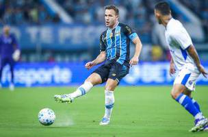 Arthur Melo em lance de Gremio x Confianca pela Copa do Brasil (Foto: Lucas Uebel/Gremio FBPA)