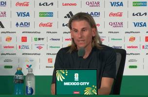 Beccacece, em coletiva de imprensa apos eliminacao do Equador (Foto: Reproducao / YouTube)
