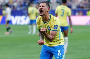 Bruno Guimaraes em jogo do Brasil na Copa (Foto: Rafael Ribeiro / CBF)