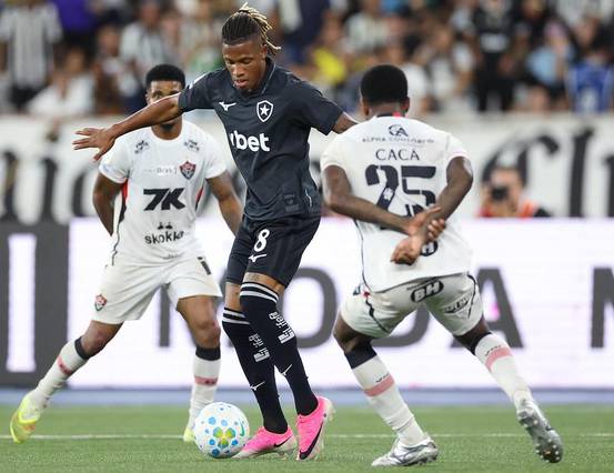 Danilo não vai para o Palmeiras e aguarda chance na Europa