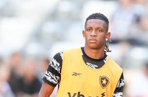 Danilo no aquecimento antes de Atletico-MG x Botafogo na Arena MRV pelo campeonato Brasileiro 2026. (Foto: Gilson Lobo/AGIF)