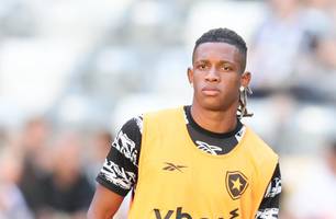 Botafogo rejeita oferta do Palmeiras por Danilo