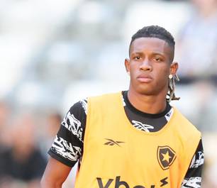 Botafogo rejeita oferta do Palmeiras por Danilo