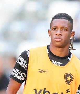Botafogo rejeita oferta do Palmeiras por Danilo
