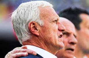 Deschamps critica árbitro e lamenta eliminação da França