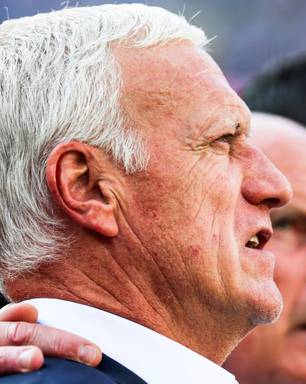 Deschamps critica árbitro e lamenta eliminação da França