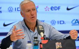 Fifa defende árbitro após críticas de Deschamps