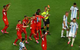 Futebol inglês testa regra contra cera em lesões de goleiros