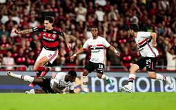 Flamengo deixa escapar vitória após gol anulado no fim