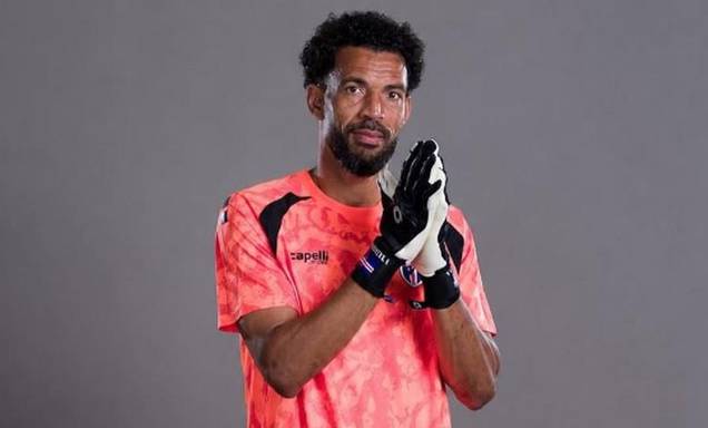 Colo-Colo anuncia Vozinha, sensação da Copa do Mundo, como reforço
