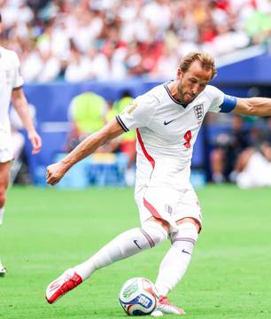 Inglaterra cai para Argentina e Kane se desculpa