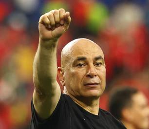 Hossam Hassan dispara contra árbitro após virada da Argentina
